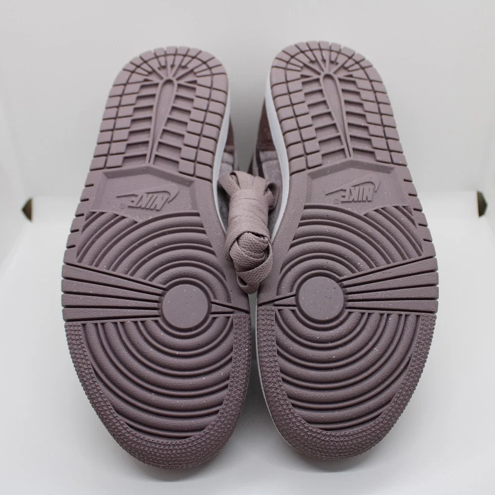 Women's Jordan 1 Mid SE Purple Smoke/White Size 9 - Picture 8 of 11